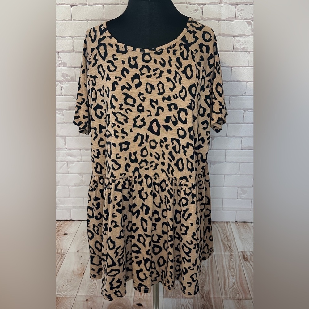 Short-Sleeved Tiered Leopard Print Top by Tickled Teal Size 2X
Summer Plus Size